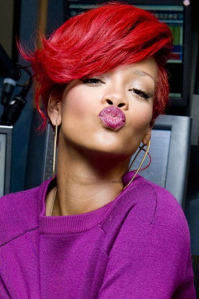 rihanna hair colour red. Rihanna Red Hair